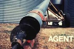 How does a grain auger work?