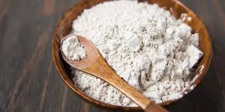Is diatomaceous earth better than boric acid?