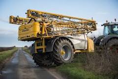 What is self-propelled sprayer?