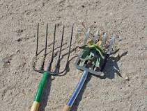 What is the use of spade fork in agriculture?