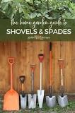 When round or square shovels a traditional spade?