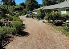 How deep should gravel driveway?